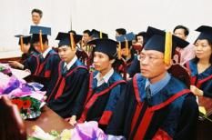 Đại học săn lùng tiến sĩ